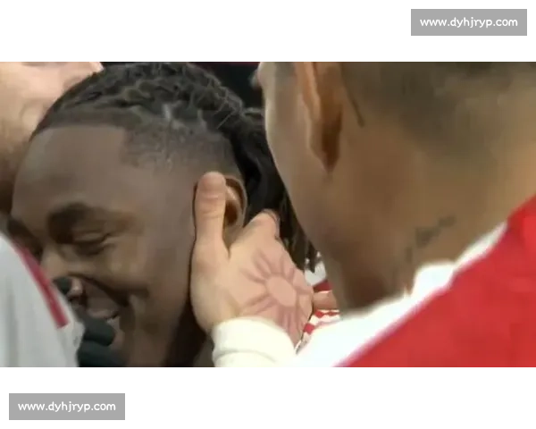 有没有朋友和我一样，觉得埃泽这脚是 “二踢脚”？